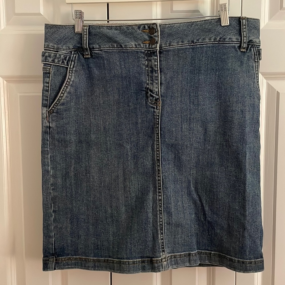 Vintage Lands’ End Size 14 Jean Skirt, 21.5 inch length, front and back pockets